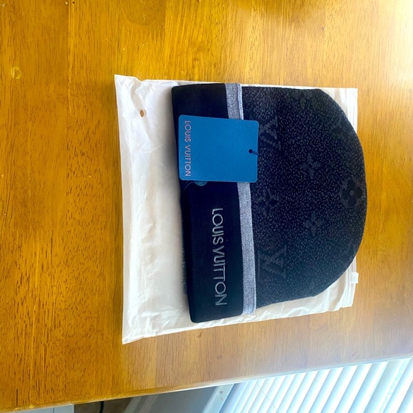 Lv monogram black and grey beanie.New - Picture 2 of 5
